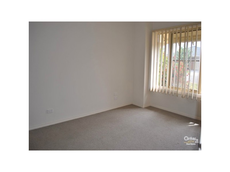 6 Boldrewood Place, Lynbrook VIC 3975