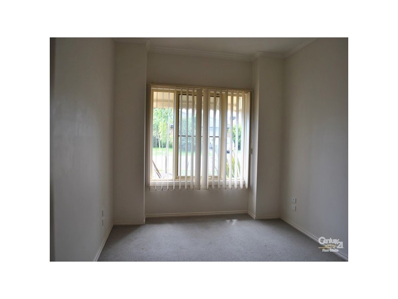 6 Boldrewood Place, Lynbrook VIC 3975