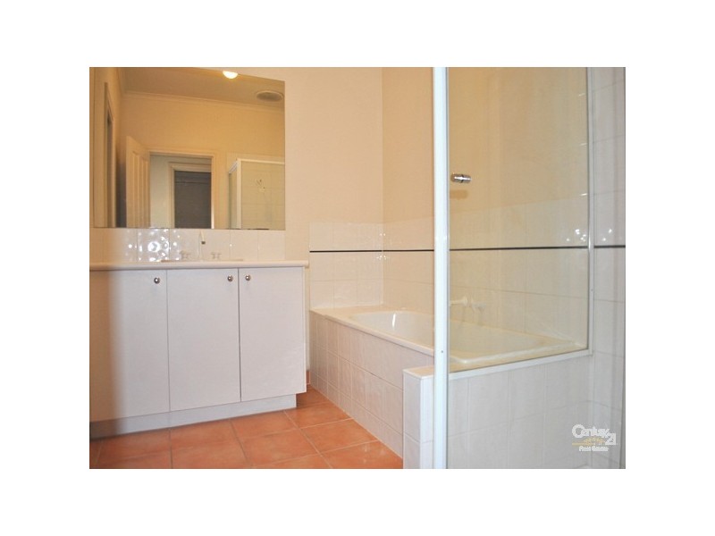 6 Boldrewood Place, Lynbrook VIC 3975