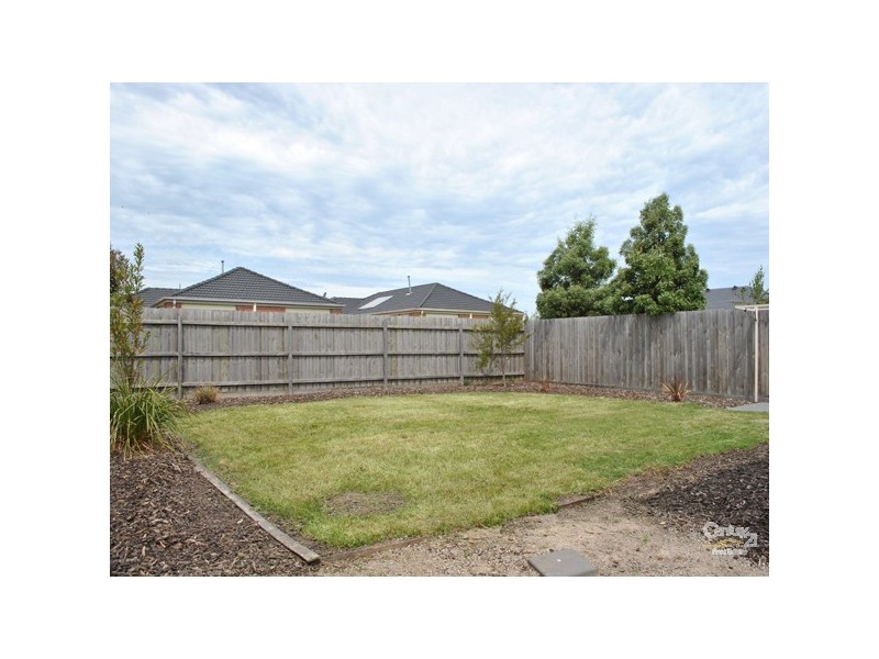 6 Boldrewood Place, Lynbrook VIC 3975