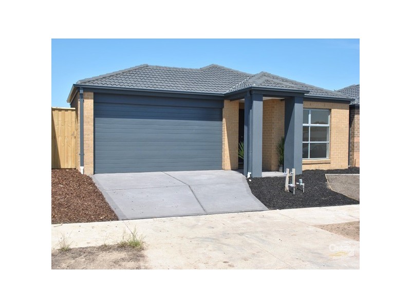 19 Bianca Crescent, Cranbourne North VIC 3977