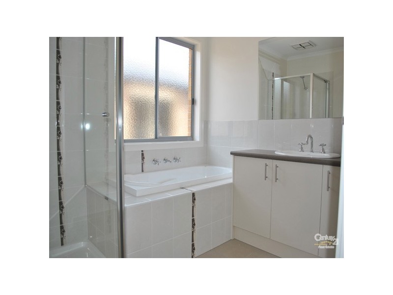 23 Evesham Drive, Cranbourne North VIC 3977