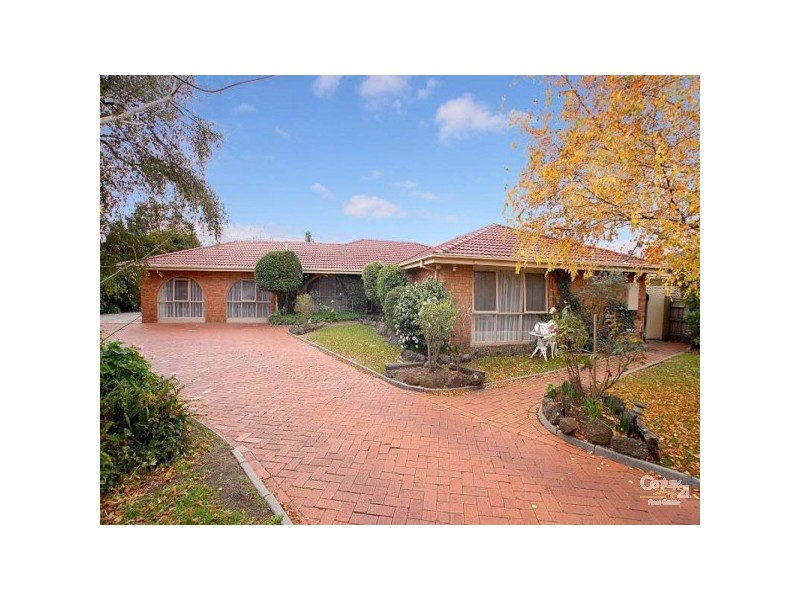 27 Damian Court, Cranbourne VIC 3977