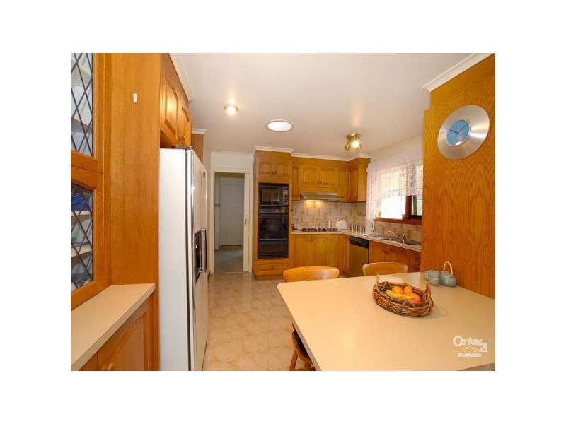 27 Damian Court, Cranbourne VIC 3977