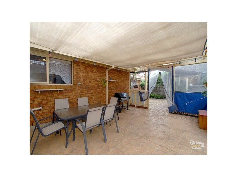 27 Damian Court, Cranbourne VIC 3977