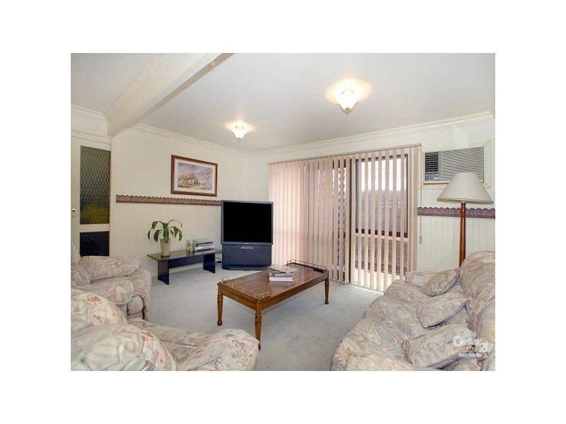 27 Damian Court, Cranbourne VIC 3977