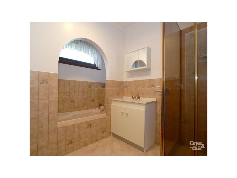 27 Damian Court, Cranbourne VIC 3977