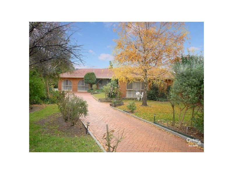 27 Damian Court, Cranbourne VIC 3977