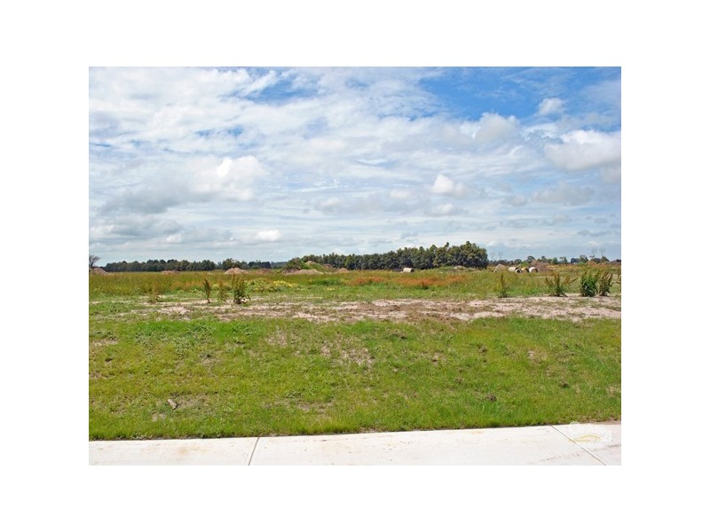 743 Mountain View Boulevard, Cranbourne North VIC 3977