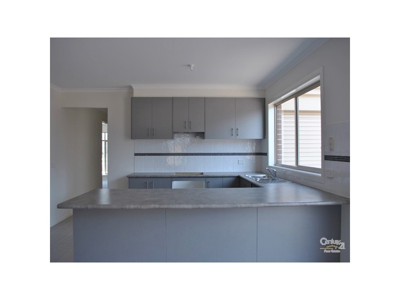 19 Evesham Drive, Cranbourne North VIC 3977