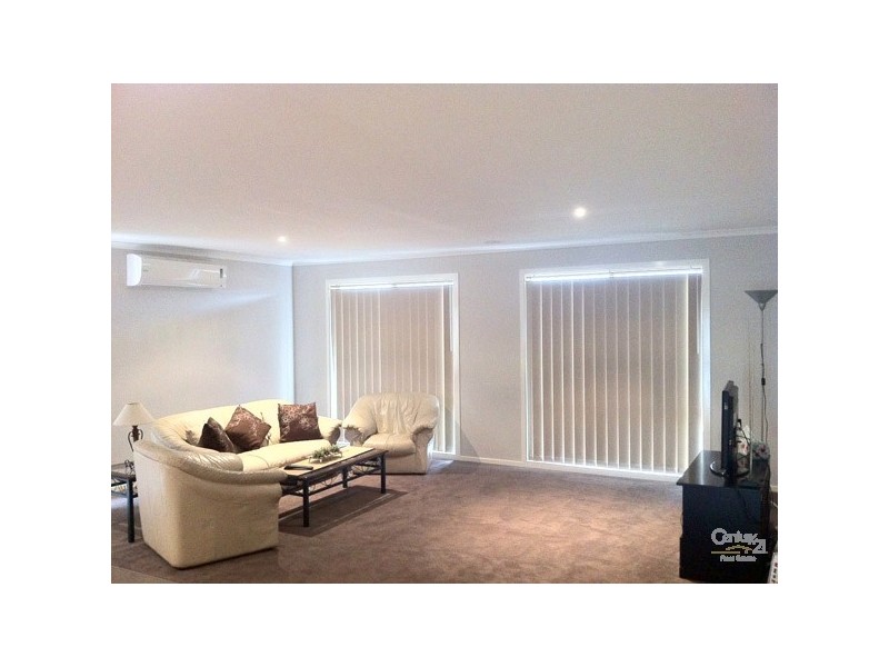 30 Kingsfield Crescent, Lynbrook VIC 3975