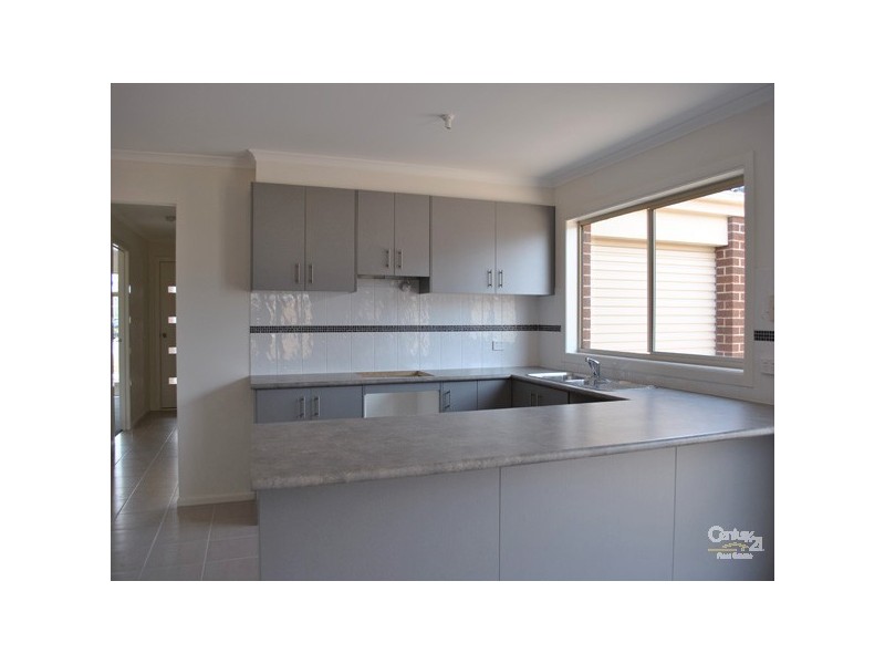 19 Evesham Drive, Cranbourne North VIC 3977