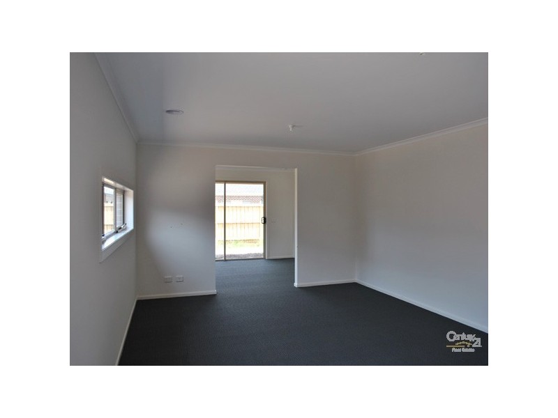 19 Evesham Drive, Cranbourne North VIC 3977