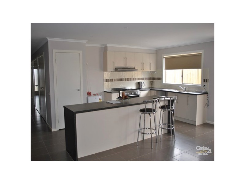 30 Kingsfield Crescent, Lynbrook VIC 3975