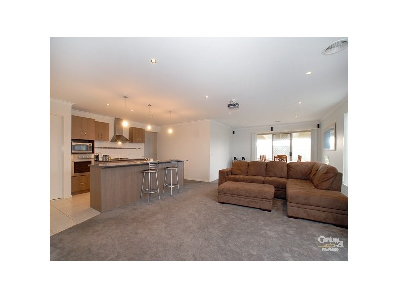 3 Saltram Court, Cranbourne East VIC 3977