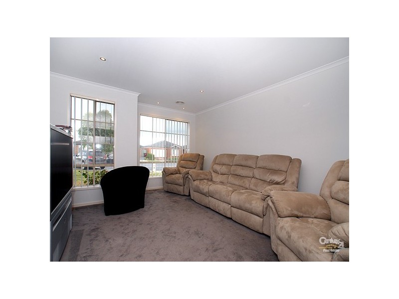 3 Saltram Court, Cranbourne East VIC 3977