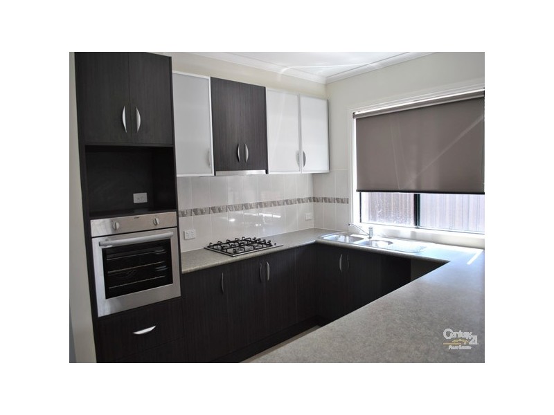 2 Karlson Way, Cranbourne North VIC 3977