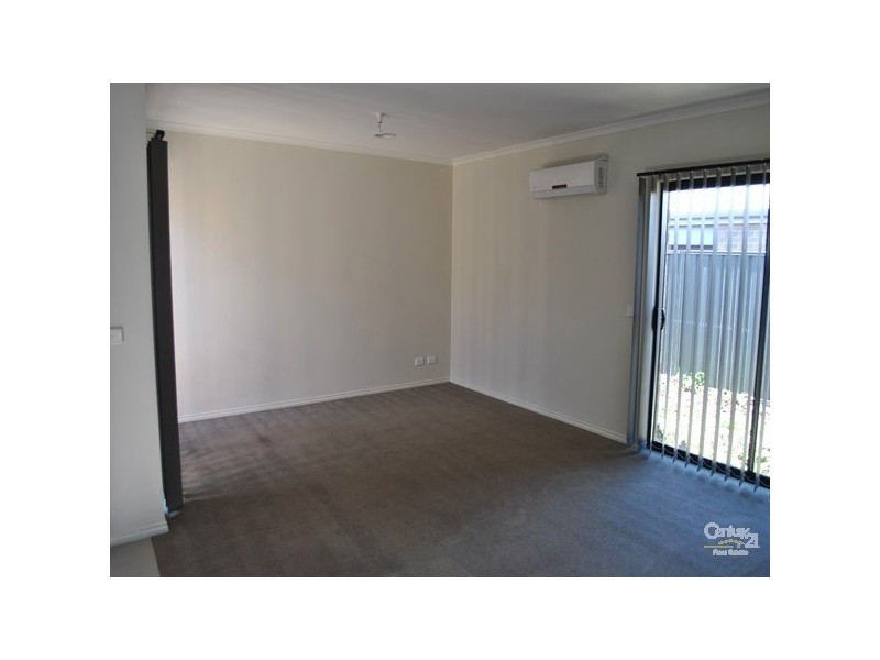 2 Karlson Way, Cranbourne North VIC 3977