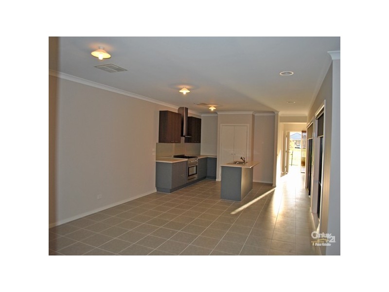 4 Pimpernel Place, Cranbourne North VIC 3977