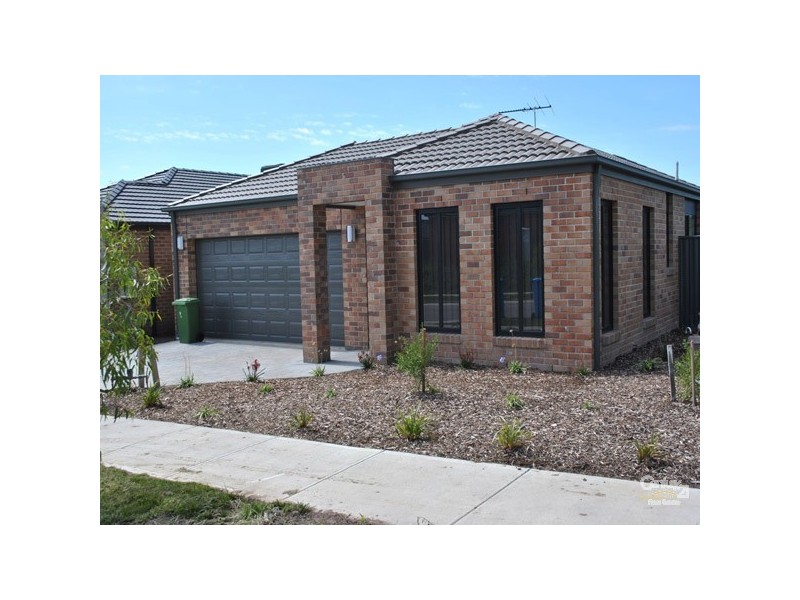 2 Karlson Way, Cranbourne North VIC 3977