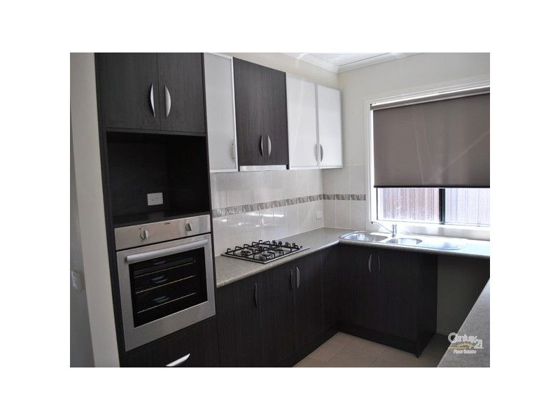 2 Karlson Way, Cranbourne North VIC 3977