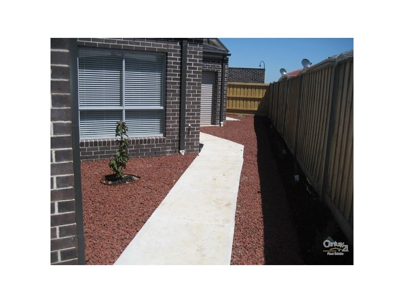 2/7 Roseville Court, Berwick VIC 3806