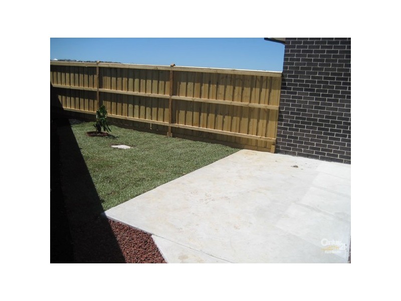 2/7 Roseville Court, Berwick VIC 3806