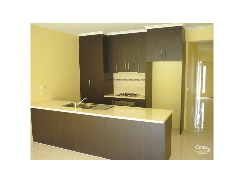 2/7 Roseville Court, Berwick VIC 3806