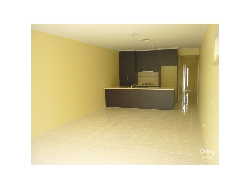 2/7 Roseville Court, Berwick VIC 3806