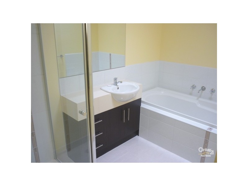 2/7 Roseville Court, Berwick VIC 3806