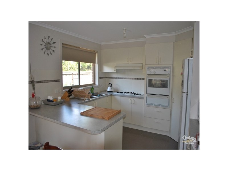 2/6 Messmate Court, Berwick VIC 3806