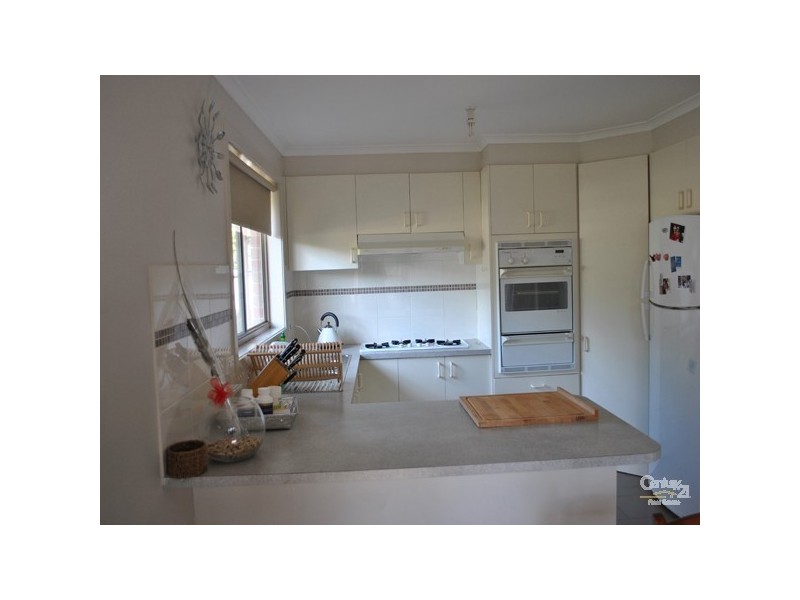 2/6 Messmate Court, Berwick VIC 3806