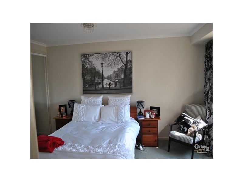 2/6 Messmate Court, Berwick VIC 3806