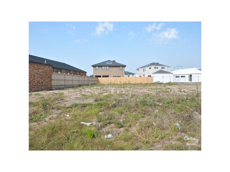 1 Charlbury Crescent, Cranbourne North VIC 3977