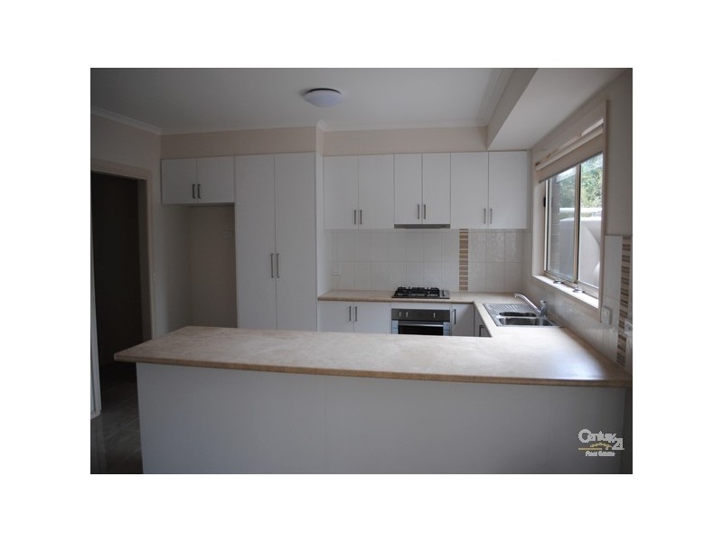 2/15 Coniston Avenue, Berwick VIC 3806