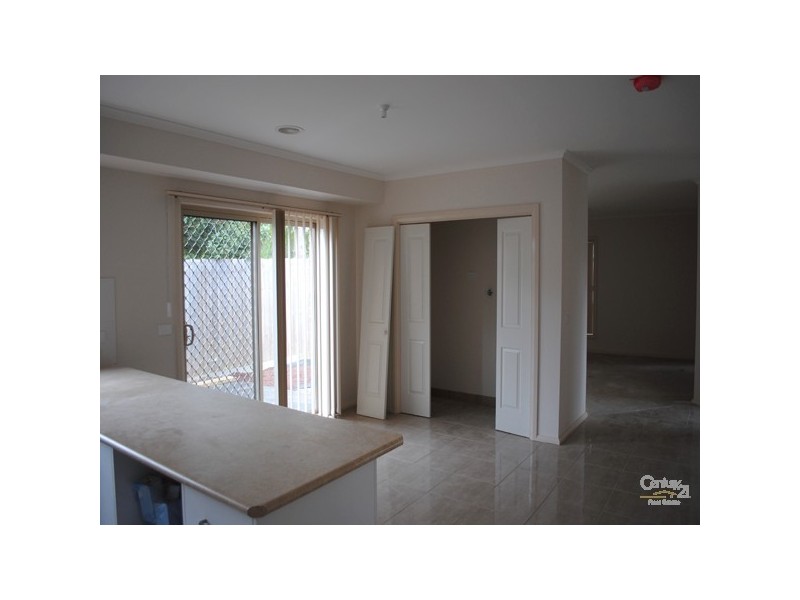 2/15 Coniston Avenue, Berwick VIC 3806