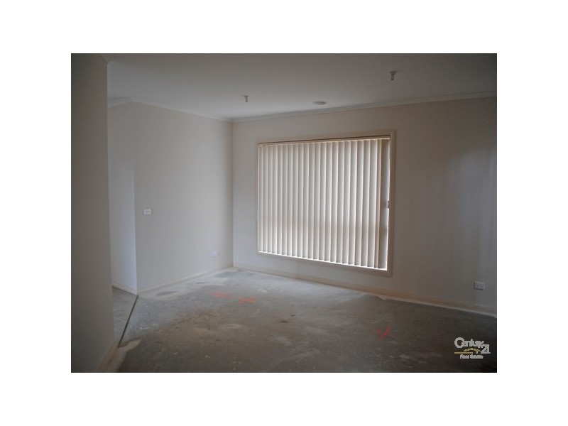 2/15 Coniston Avenue, Berwick VIC 3806