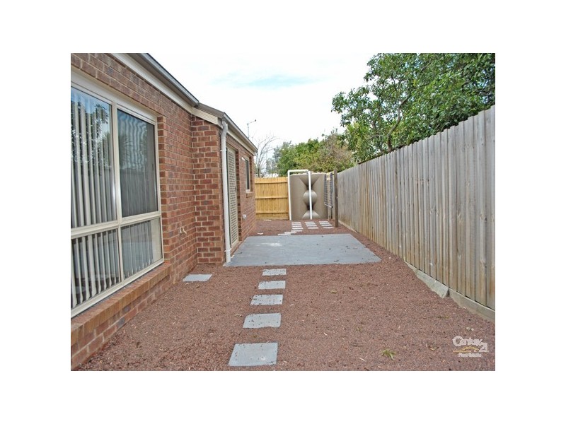 2/15 Coniston Avenue, Berwick VIC 3806