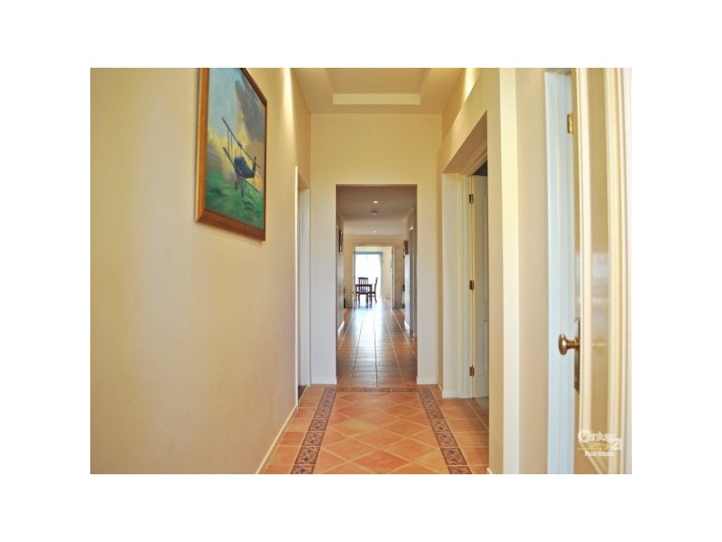 24 Streeton Way, Berwick VIC 3806