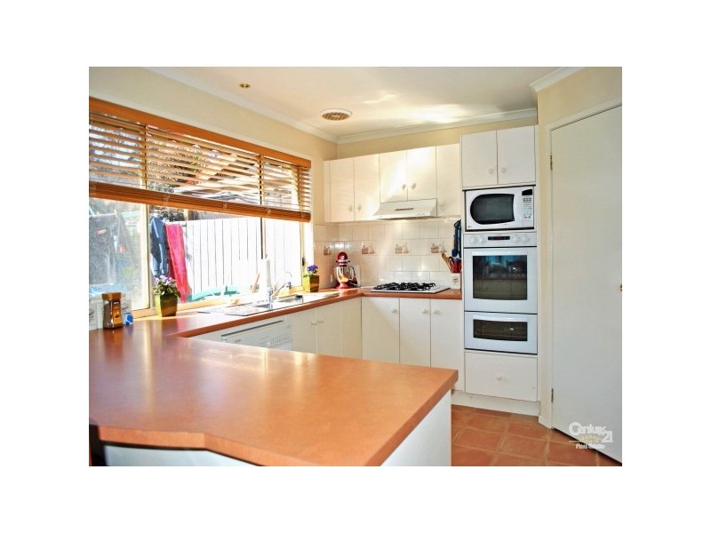 24 Streeton Way, Berwick VIC 3806