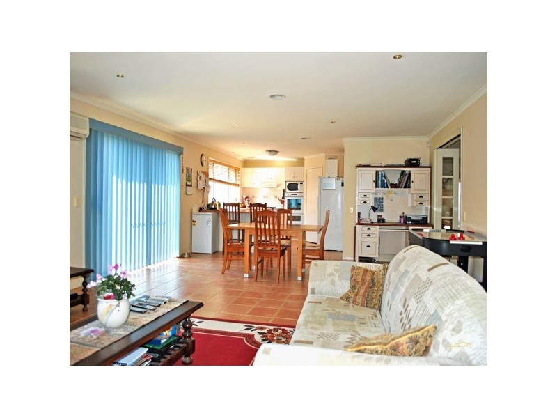 24 Streeton Way, Berwick VIC 3806