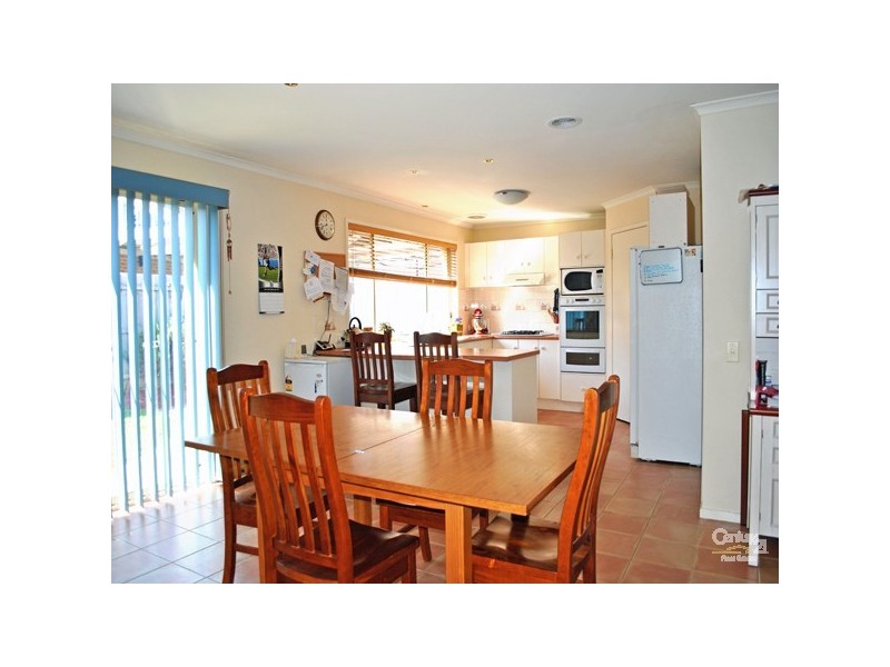 24 Streeton Way, Berwick VIC 3806