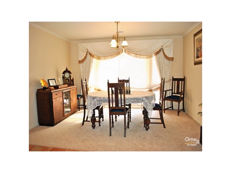 24 Streeton Way, Berwick VIC 3806