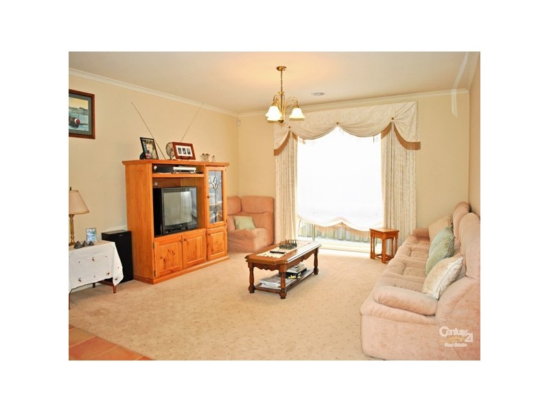 24 Streeton Way, Berwick VIC 3806