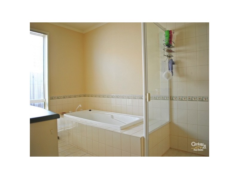 24 Streeton Way, Berwick VIC 3806