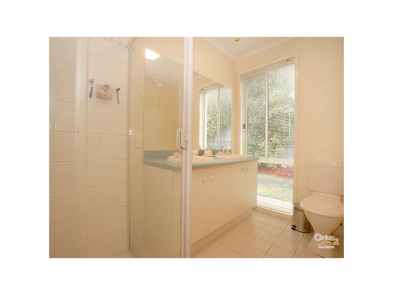 24 Streeton Way, Berwick VIC 3806