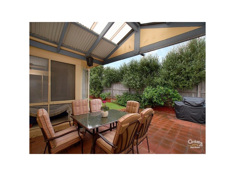 24 Streeton Way, Berwick VIC 3806