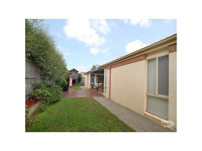 24 Streeton Way, Berwick VIC 3806