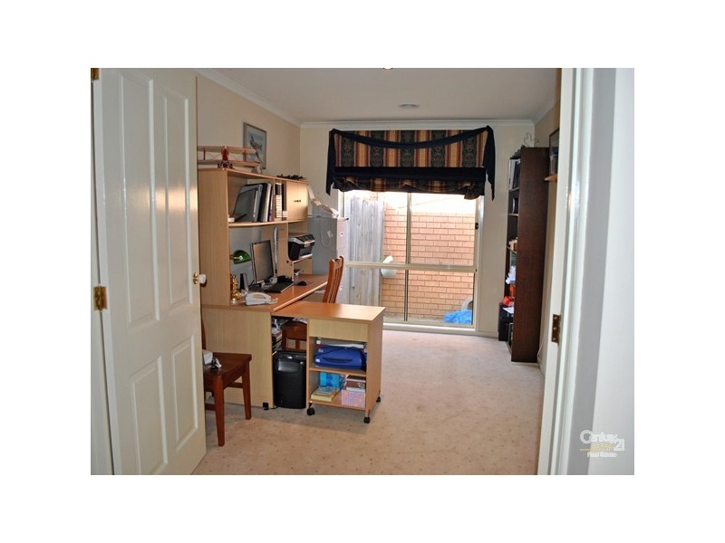 24 Streeton Way, Berwick VIC 3806