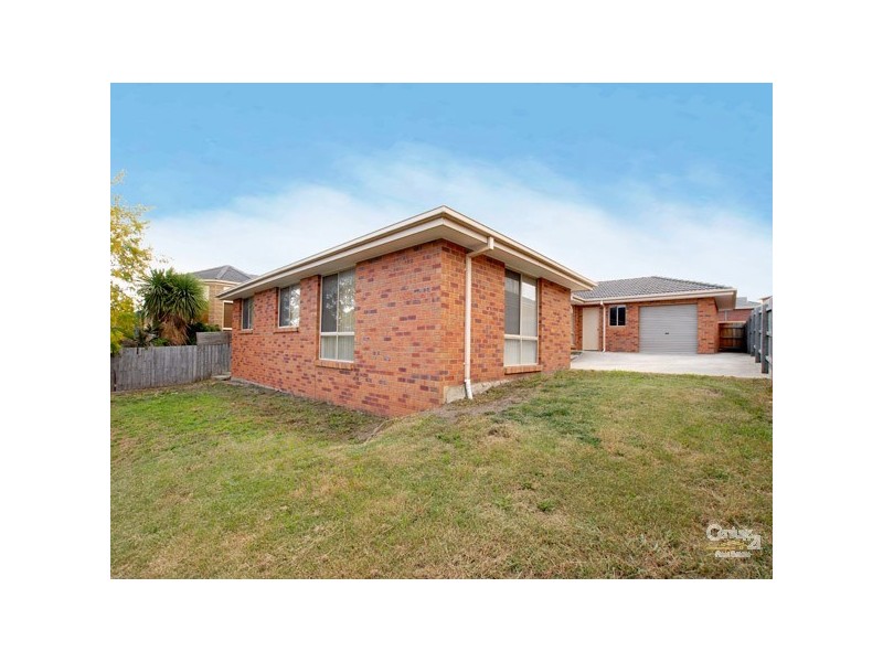 34 Earlsfield Drive, Berwick VIC 3806